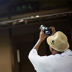 Photographer on Teahouse Island
